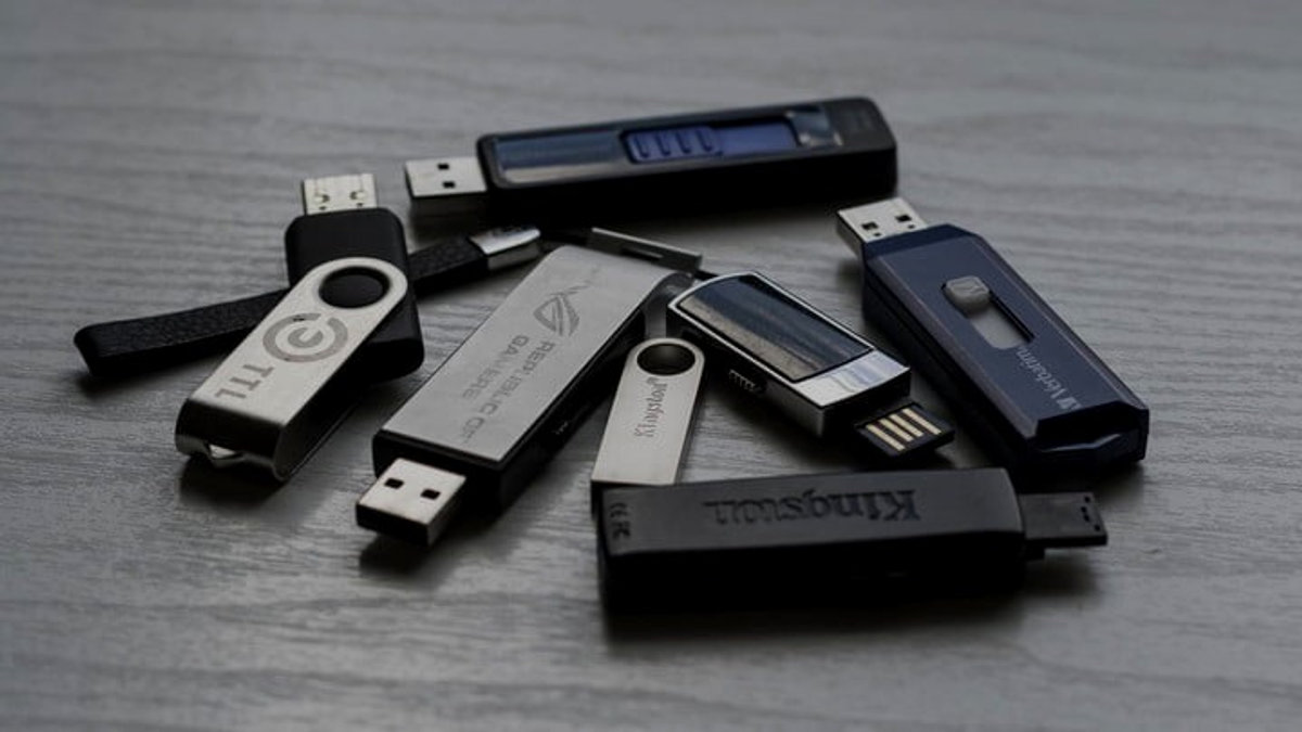Mi memoria USB no abre y pide formato: cómo salvar los archivos